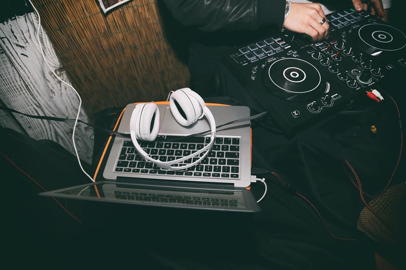 Interactive DJs